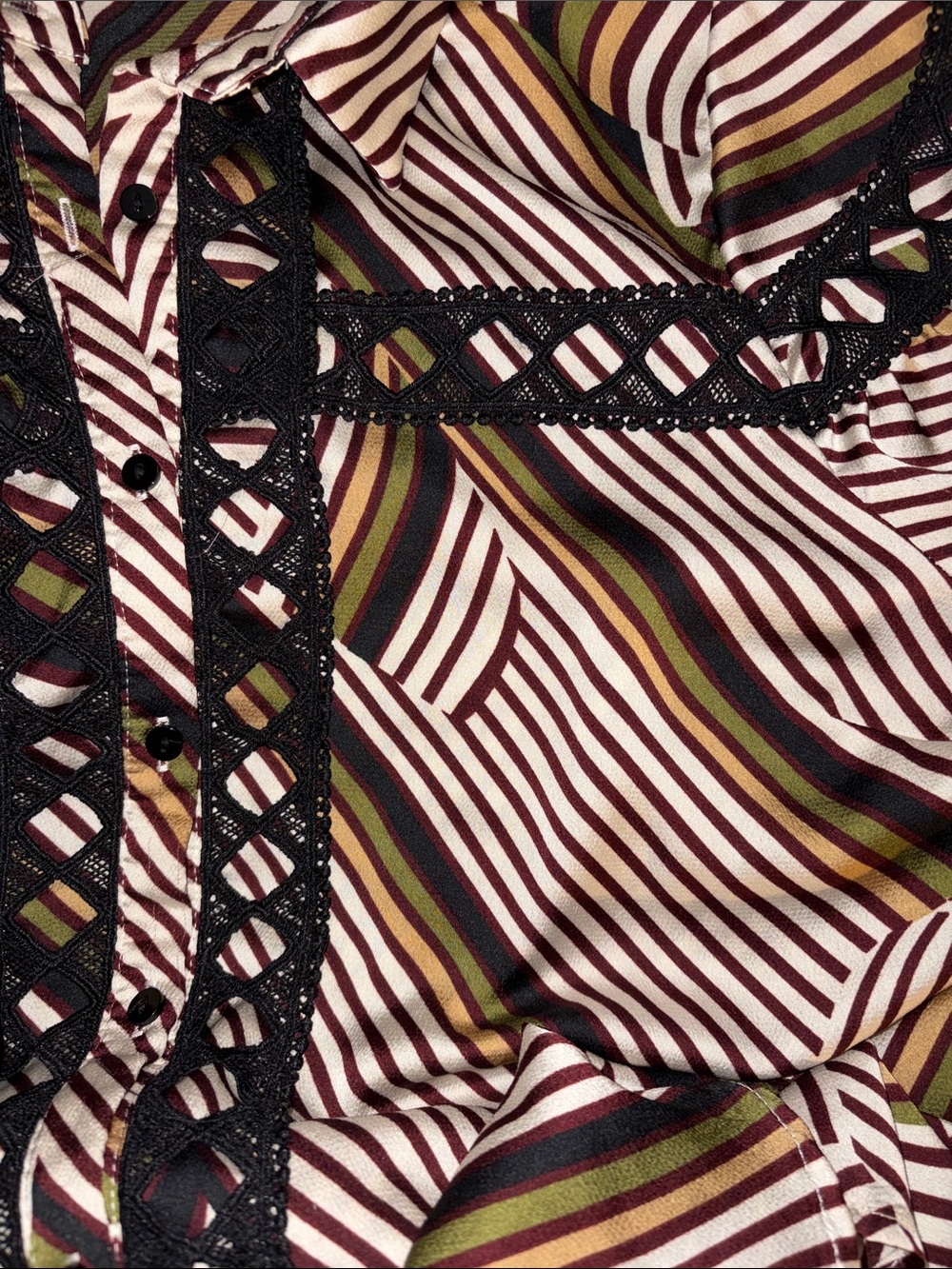 Alice Blue Abstract Striped Blouse with Crochet Detail L - Picture 8 of 9